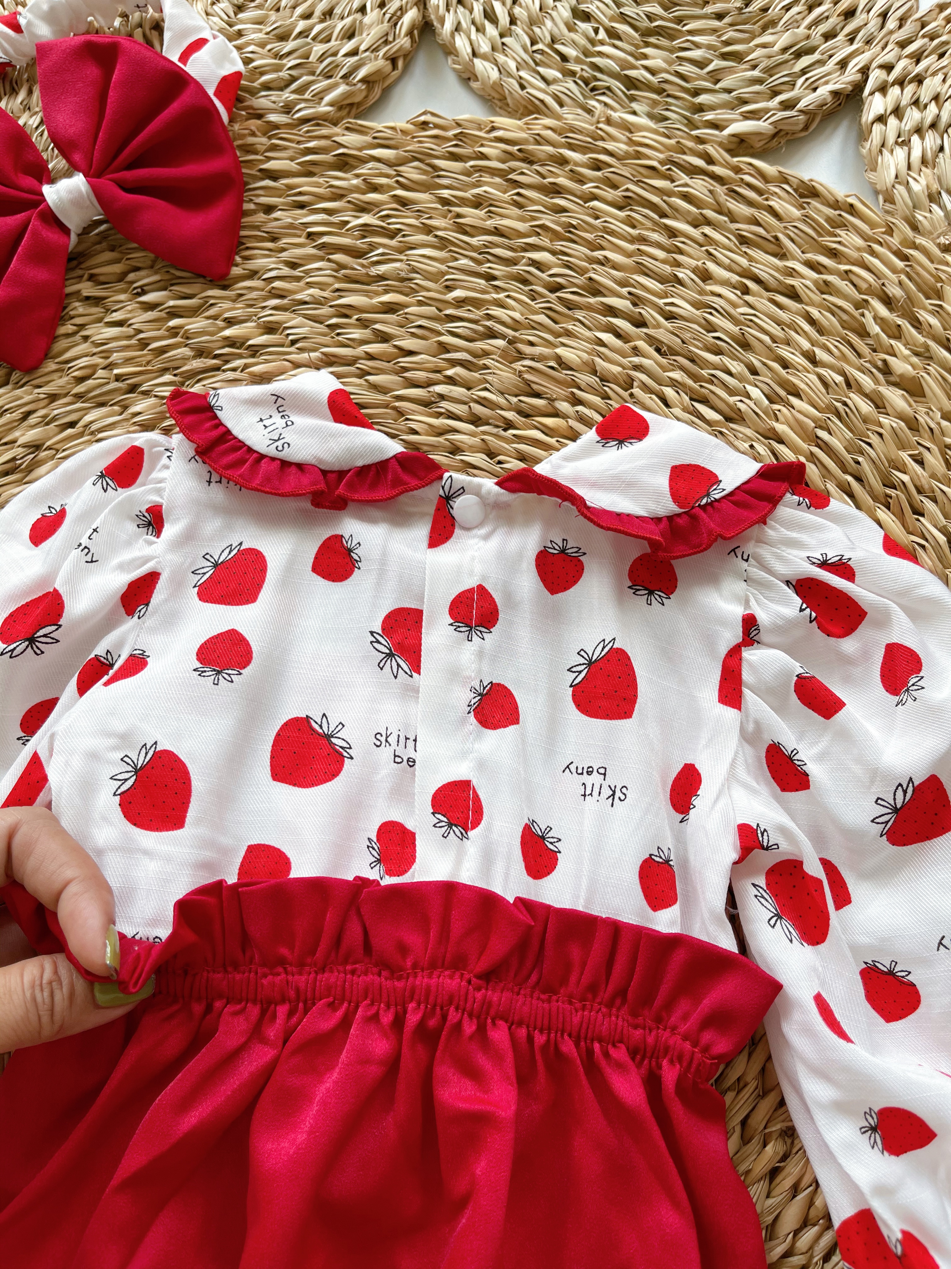 Body Nơ Cánh Bướm Màu Đỏ Cho Bé Gái 3 Đến 12kg Chất Thô Đũi Cotton