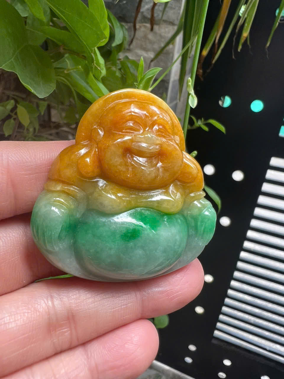 Mặt dây chuyền Phật Di Lặc Cẩm Thạch Vàng Xanh tự nhiên mới đẹp Kt Cao 49mm Ngang 49mm Dầy 12mm Nam Nữ về bọc vàng lên đeo tốt đẹp ạ