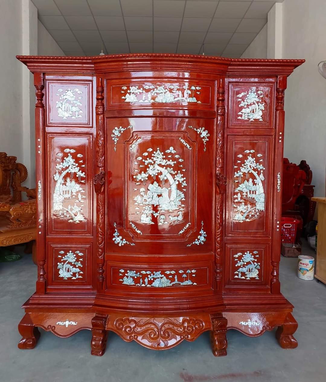 Tủ Thờ Gỗ Tràm Bụng Phệ ,Tủ thờ gia tiên gỗ tràm bông vàng ngang 127 cm