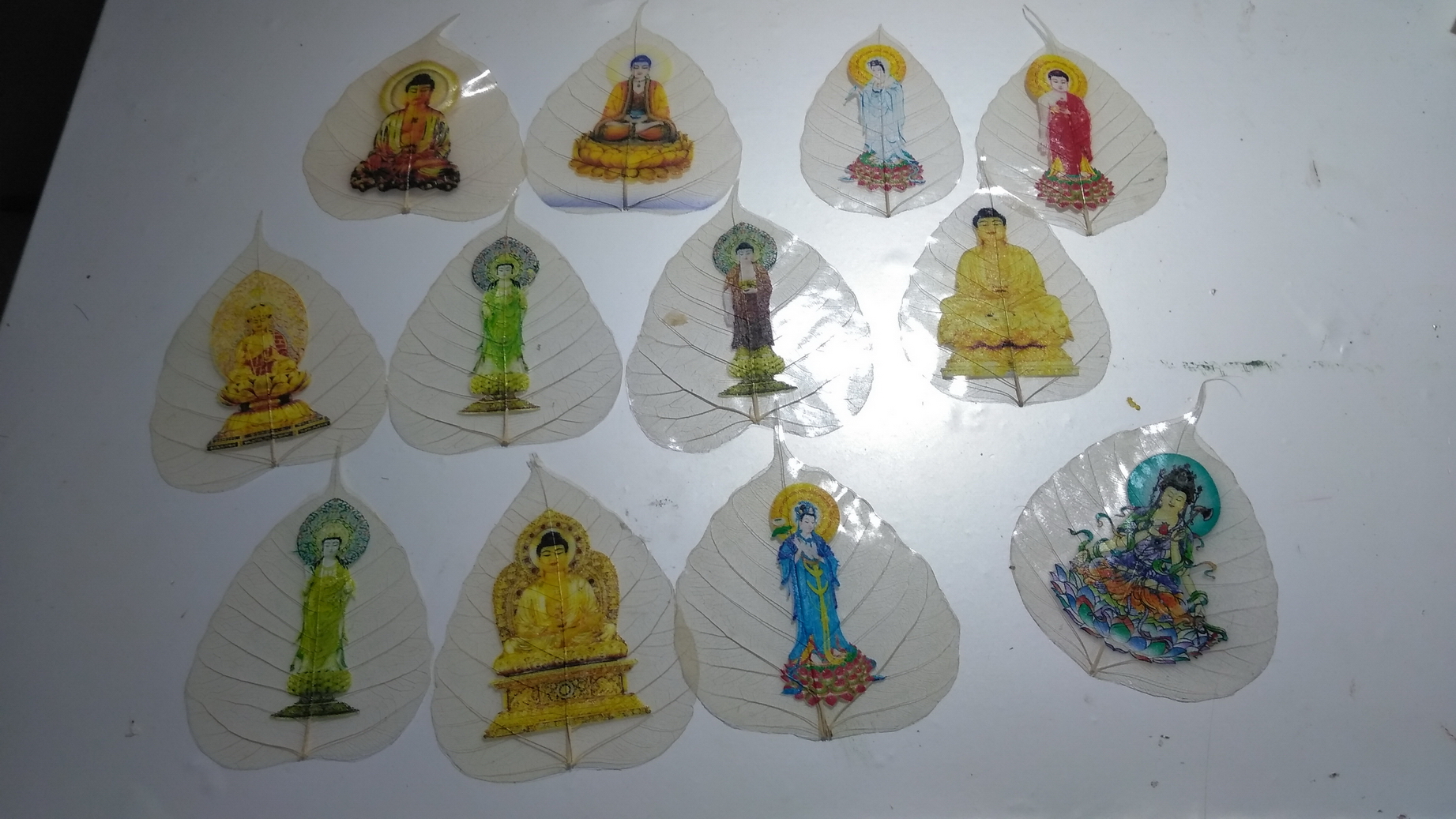 Tranh Phật giáo in trên lá bồ đề có khung cao cấp mẫu mẹ quan âm, Tranh Phật Quan Âm Trên Là Bồ Đề HPB-2401-3