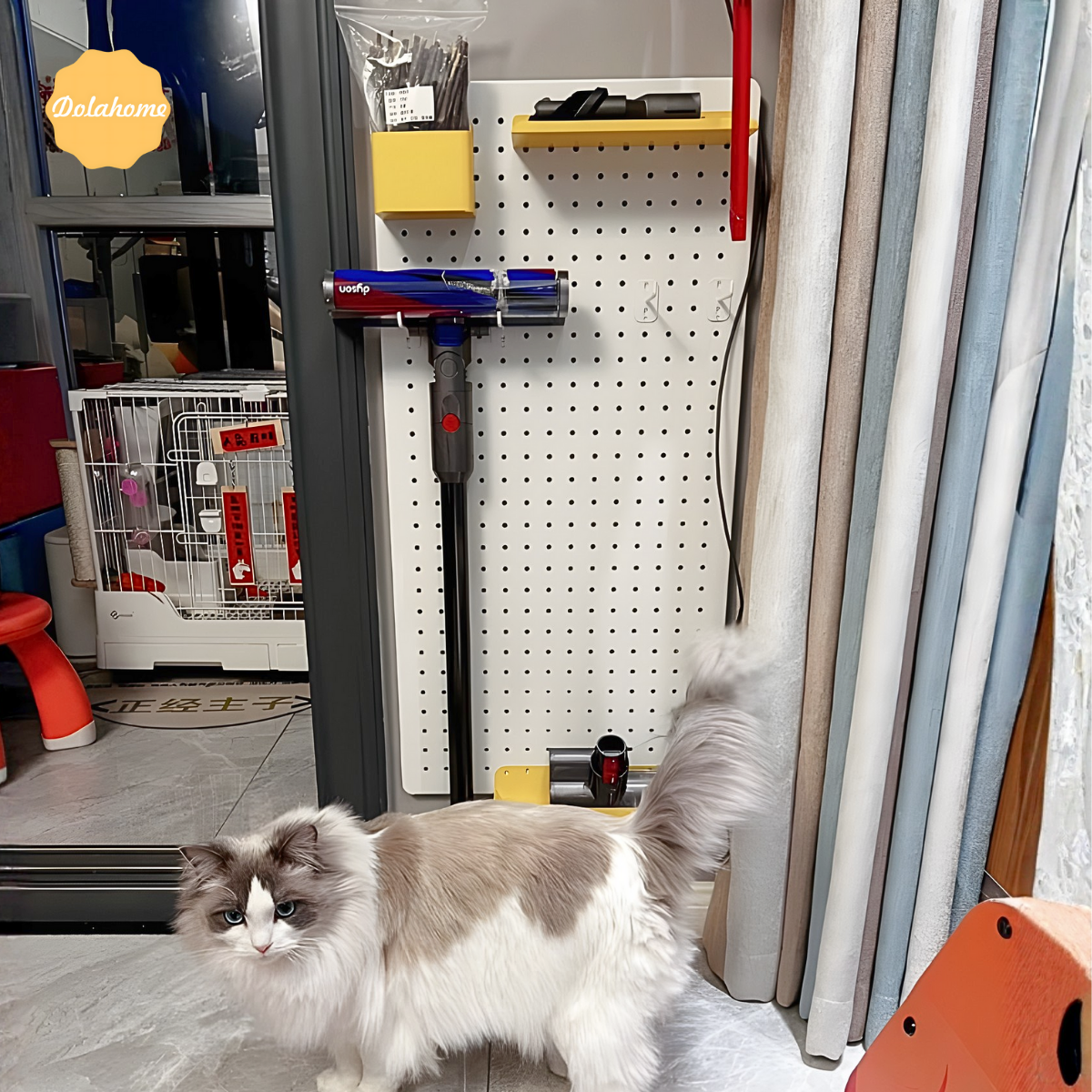 Bảng lỗ Pegboard Dola Home kim loại cao cấp. Kệ để máy hút bụi Dyson, đồ dùng gia đình và dụng cụ vệ sinh nhà cửa