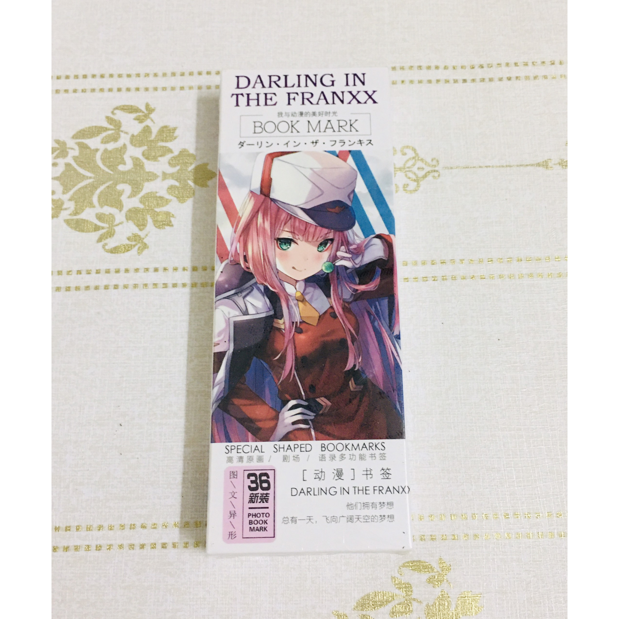 Hộp 36 Đánh Dấu Sách Bookmark Darling In The FranXX ( giao mẫu ngẫu nhiên )