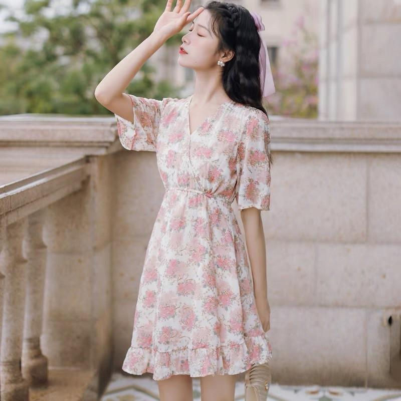 Váy voan hoa hồng cổ V đuôi xoè