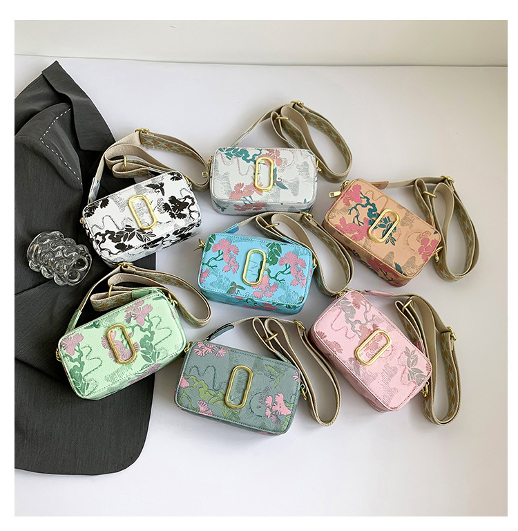 Túi đeo chéo nữ phong cách dễ thương – BEE GEE DCNU1091