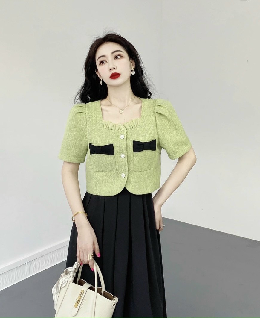 Set áo croptop đính nơ kèm chân váy xếp ly ulzzang