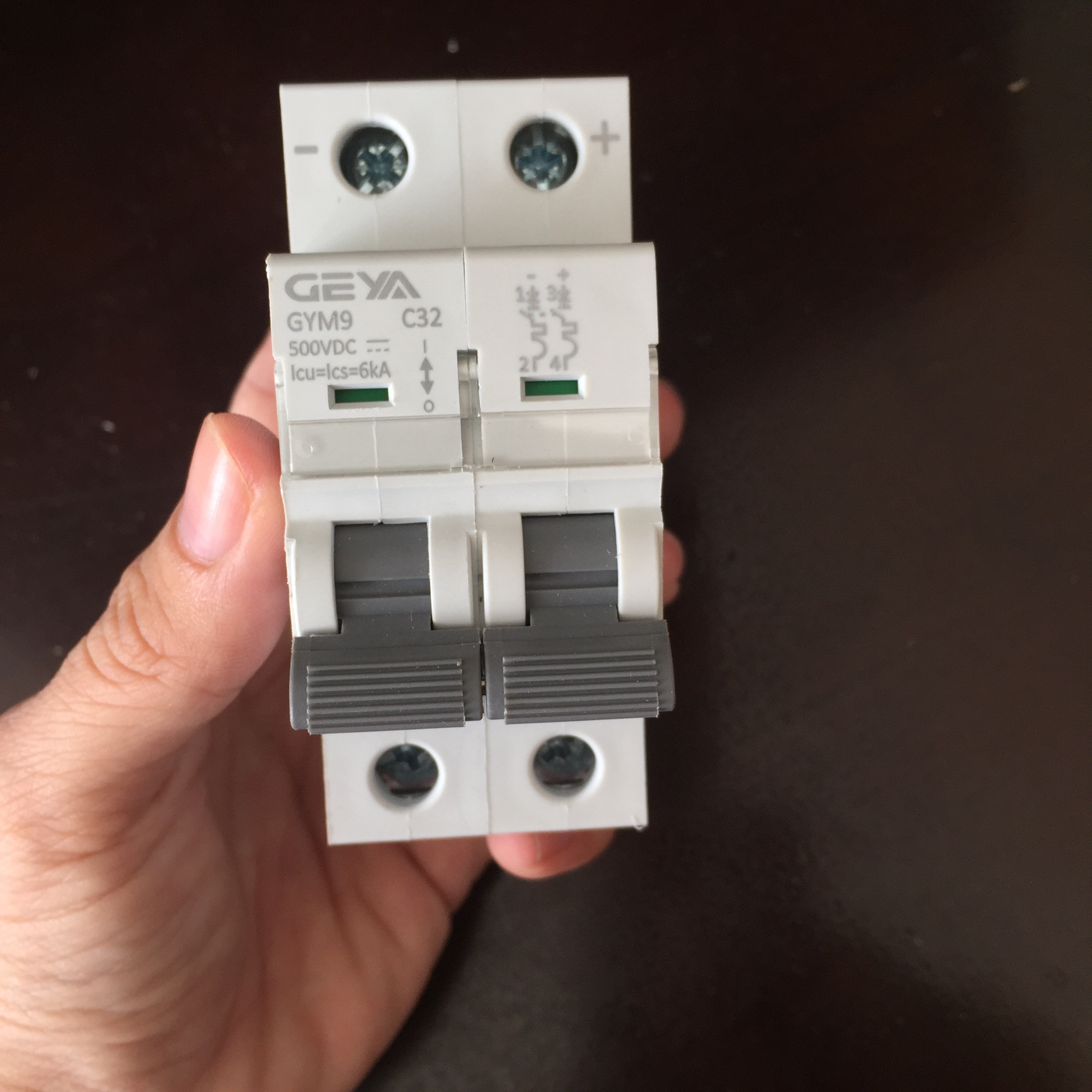 Cầu dao điện một chiều CB DC Bộ ngắt mạch cho Solar Năng Lượng Mặt Trời GIVASOLAR GEYA GYM9 DC 500V