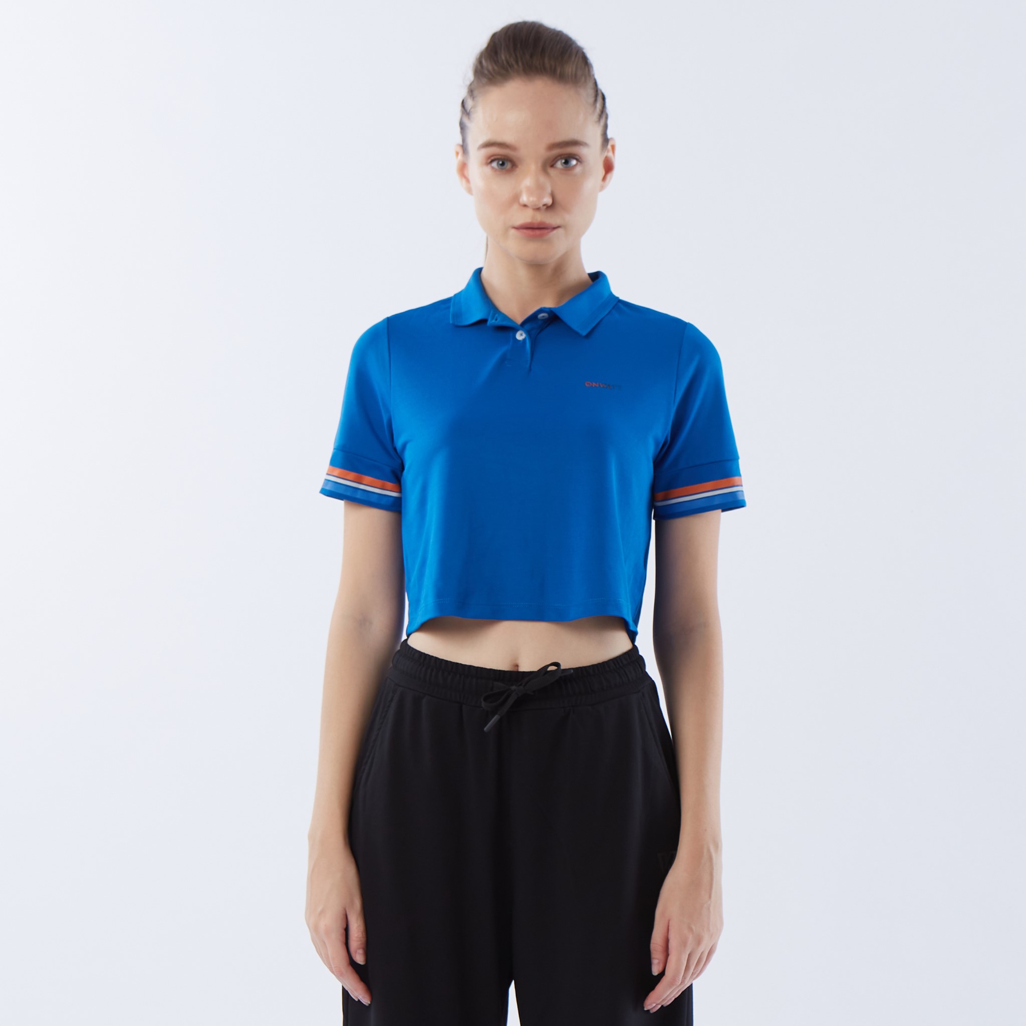 Áo thun thể thao nữ polo croptop in tay logo chuyển màu ONWAYS