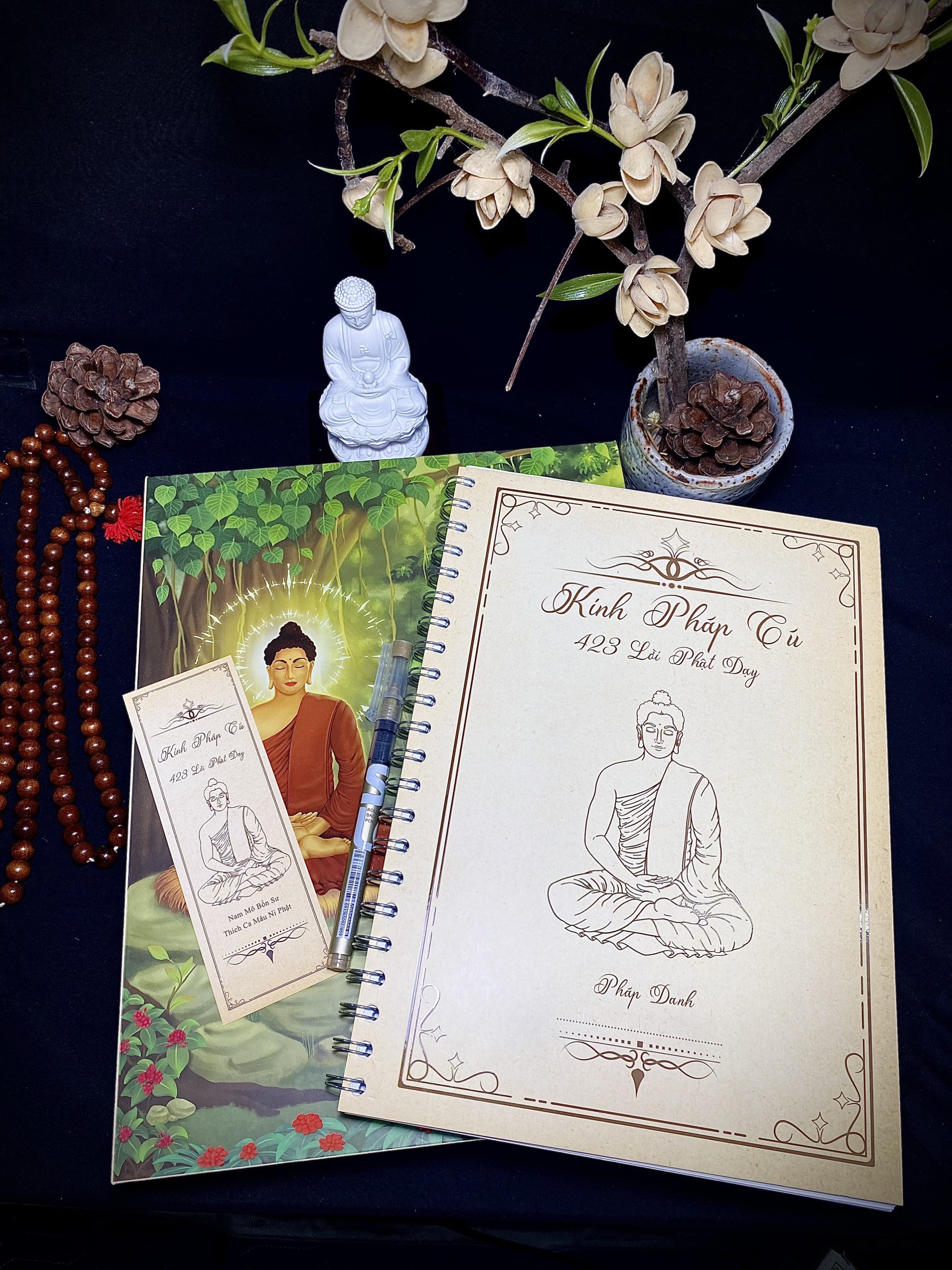Sổ chép Kinh Pháp Cú, Vở chép chất lượng cao, tặng kèm bút và hộp đựng in tranh Phật