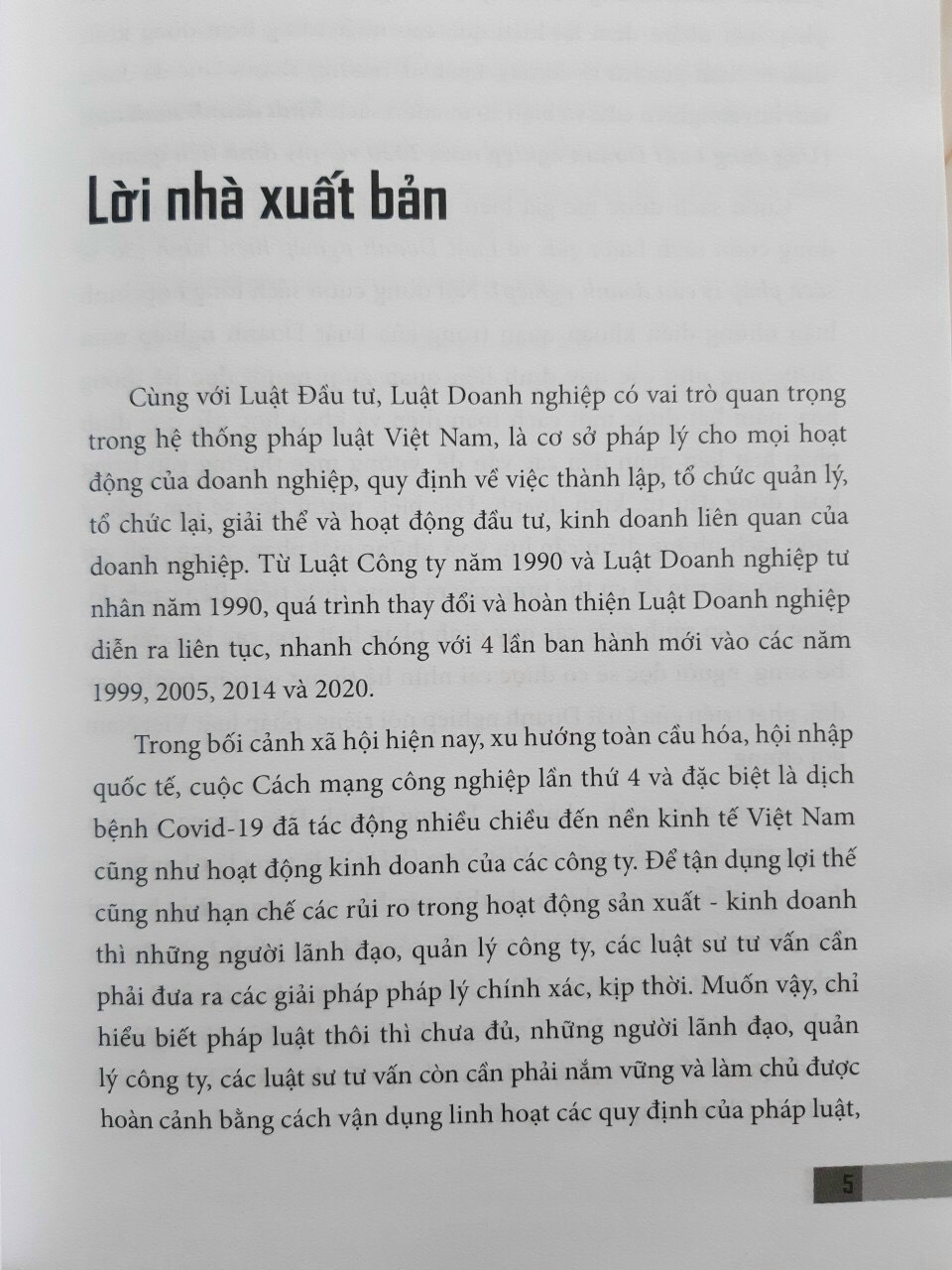 Sách Combo Kinh Doanh Sành Luật Và Cẩm Nang Pháp Luật Ngân Hàng Nhận Diện Những Vấn Đề Pháp Lý (Luật Sư Trương Thanh Đức - Trọng Tài Viên VAIC)