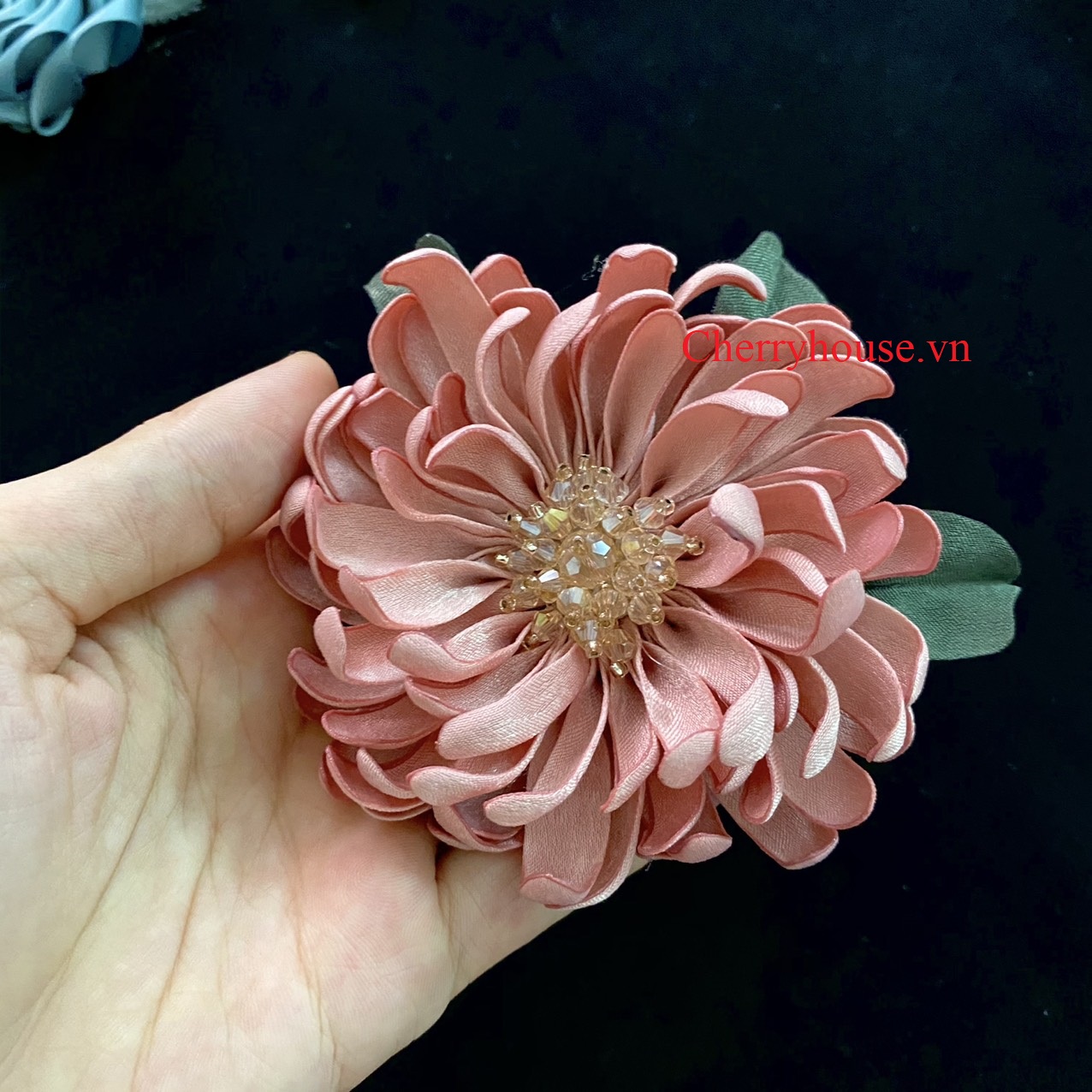 Hoa cài áo - Ghim tag cài áo Hoa cúc 3D Vải gấm cao cấp