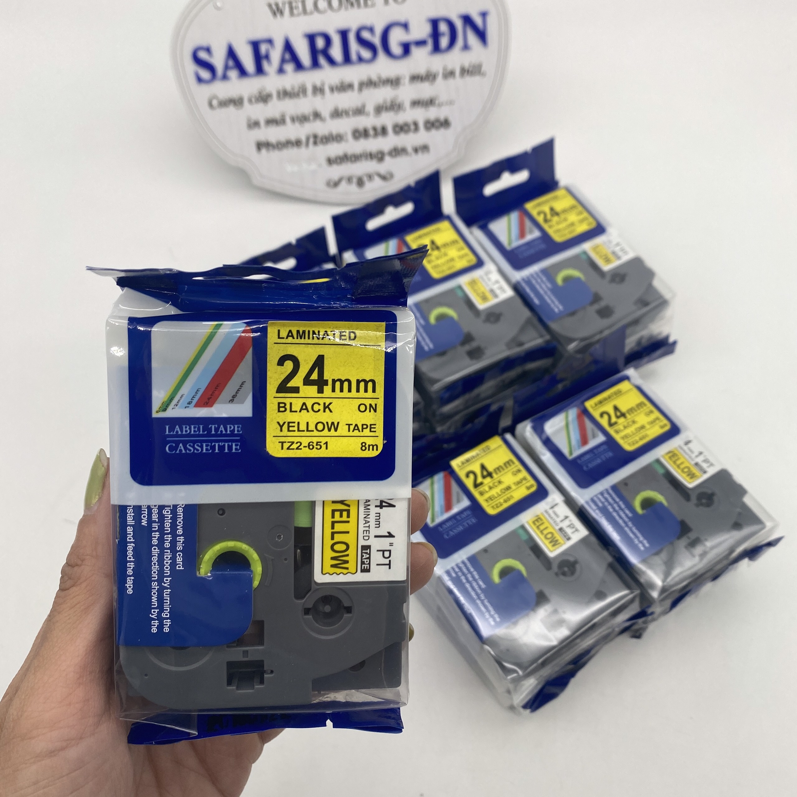 Nhãn in TZ2-651 tiêu chuẩn - Chữ đen trên nền vàng 24mm-Hàng nhập khẩu