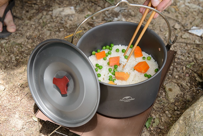 Nồi treo NatureHike NH17D021-G (có quai treo) dung tích 4L dùng cho 4-6 người (Picnic hanging pot for 4-6 persons) dùng đi cắm trại, picnic, dã ngoại