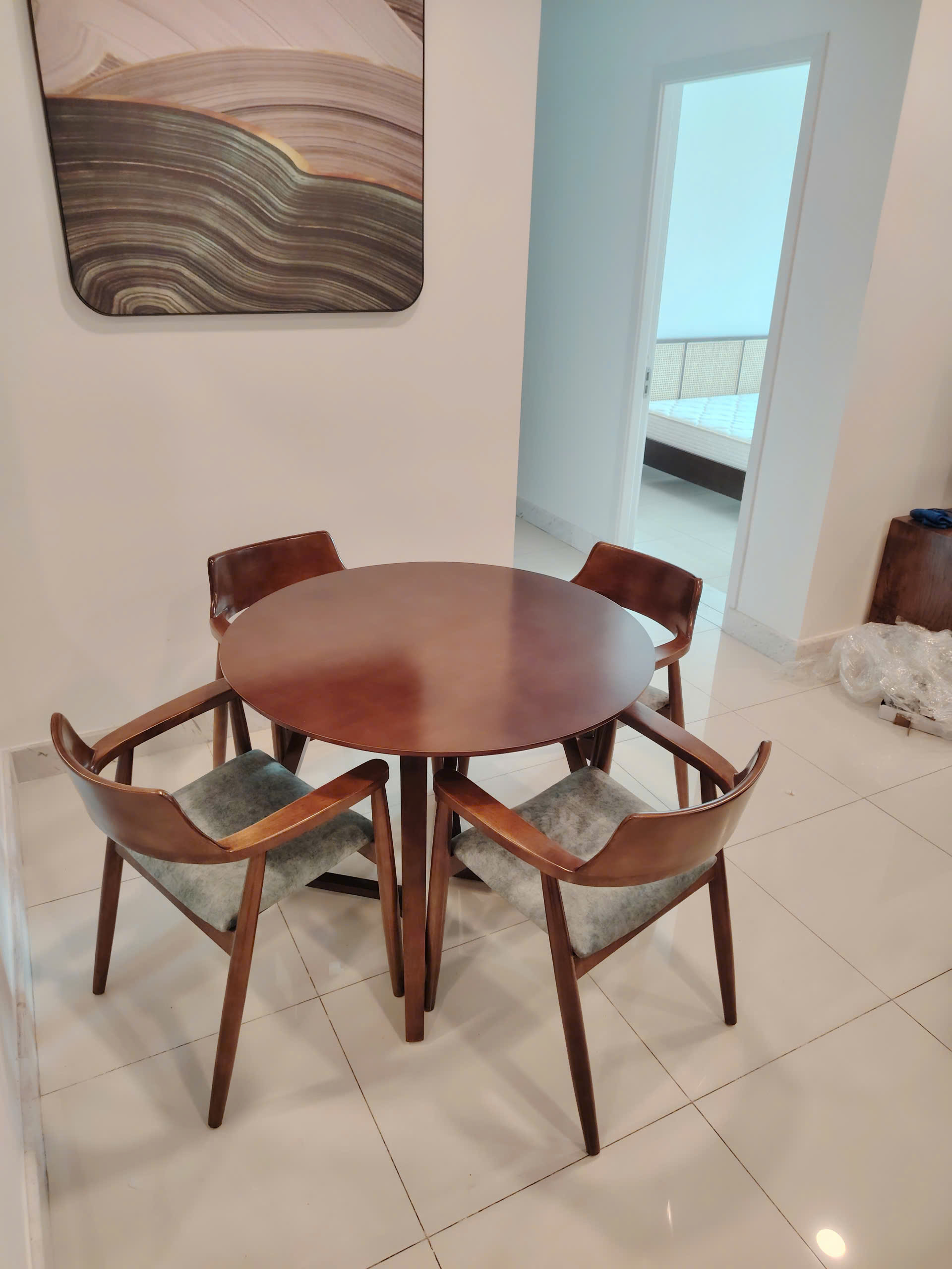 Bộ bàn ăn tròn 4 ghế mặt nệm Juno Sofa