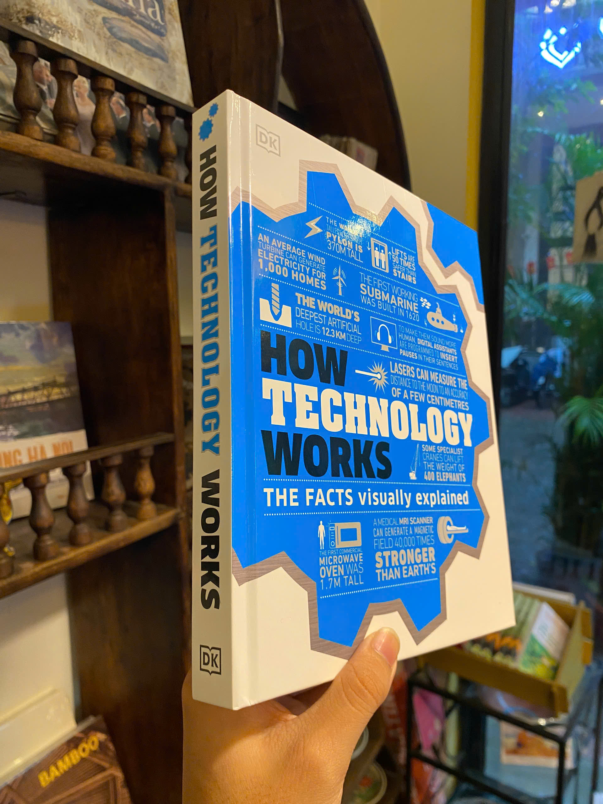 Sách - How Technology Works - DK Book | Science &amp; Technology English Book / Ngoại văn Nhập khẩu