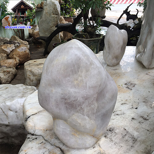 Trụ đá thạch anh tự nhiên nguyên khối giúp gia đình bình an, tài vận thông thuận T496 nặng 20.7kg kích thước 34x23x16