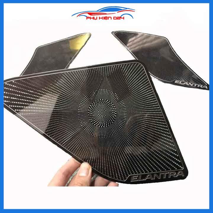 Bộ ốp màng loa vân Titan cho xe Elantra 2016-2017-2018-2019-2020-2021 chống xước trang trí nội thất ô tô