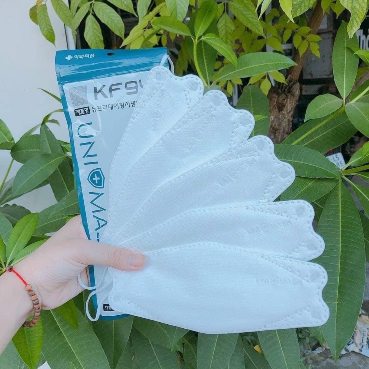 THÙNG 300 CHIẾC KHẨU TRANG KHÁNG KHUẨN 4D MASK KF94 DÁNG ĐẸP ÔM SÁT MẶT ( màu trắng)