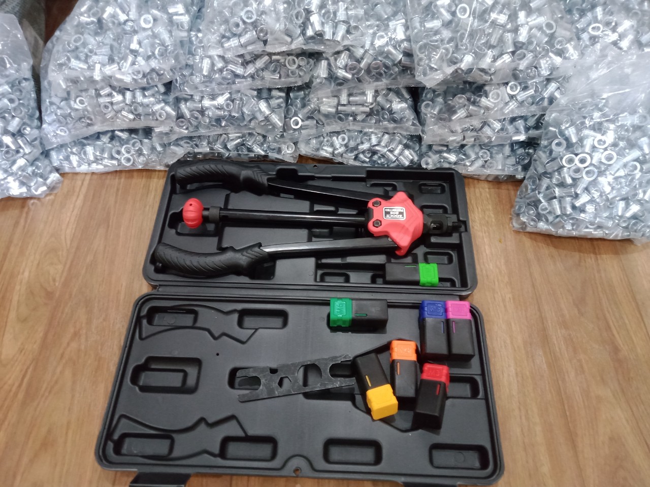 Gói 100 cái ecu đai ốc tán M5