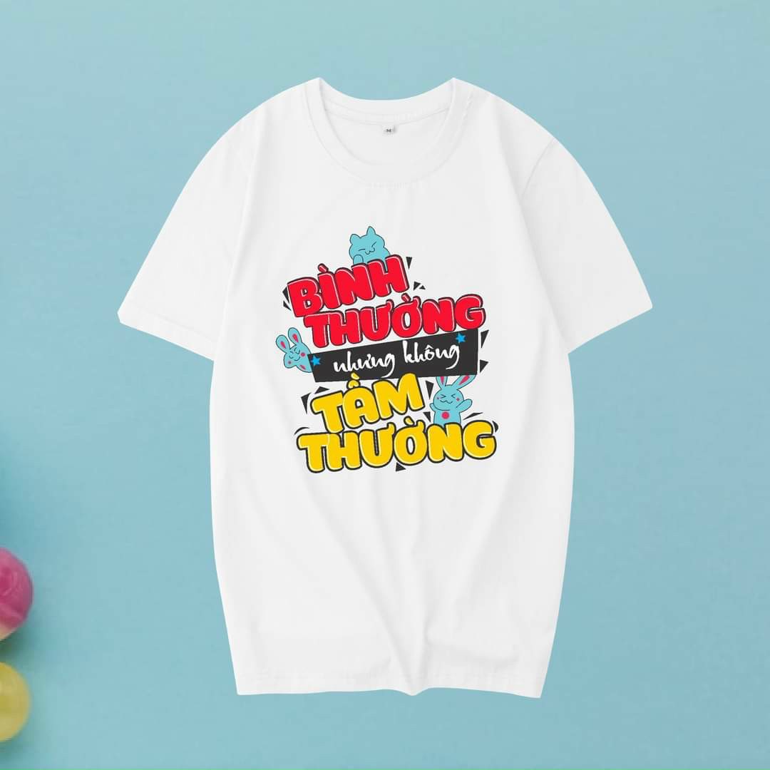 Áo thun in chữ bình thuờng không tầm thuờng