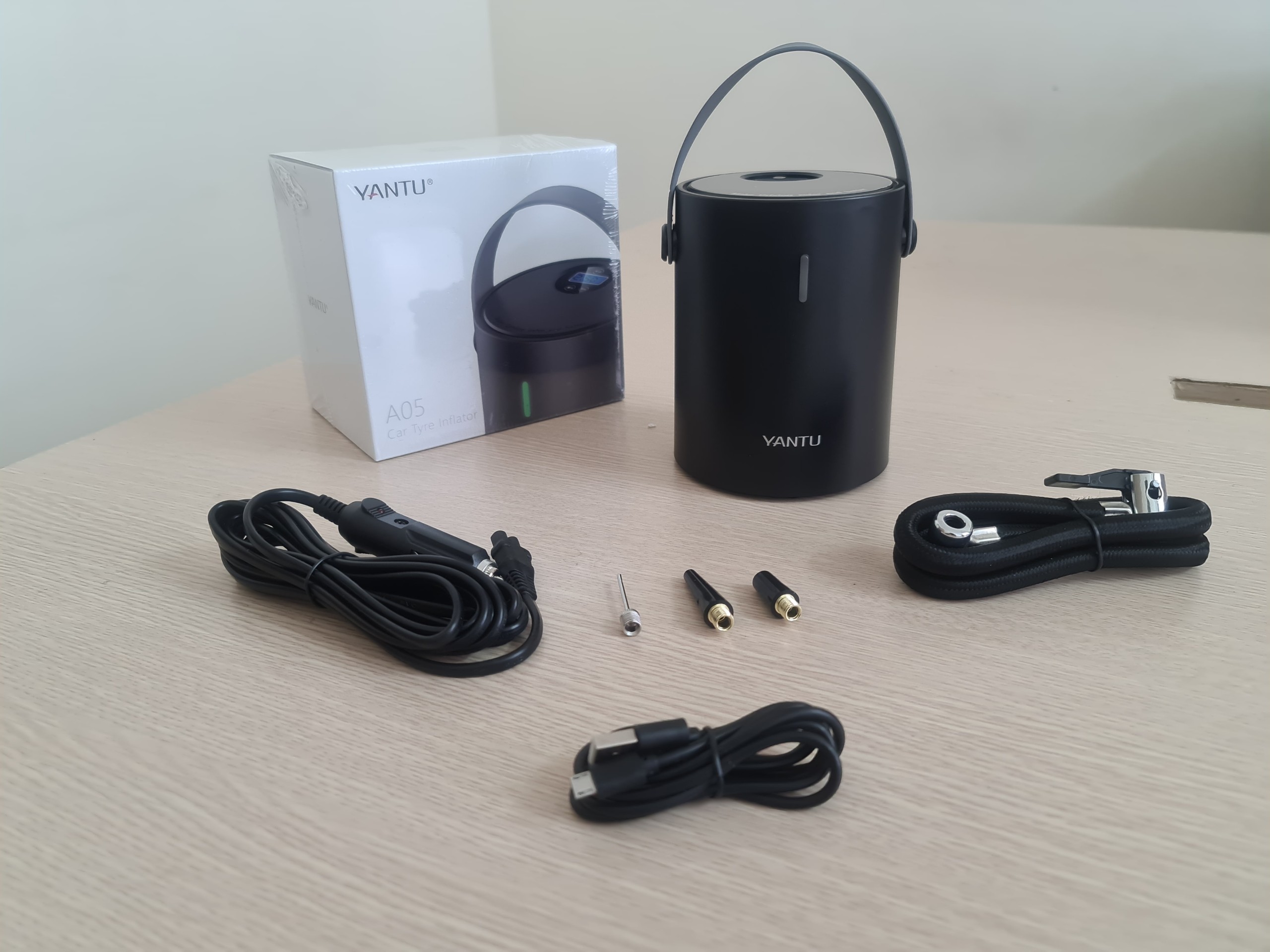 {HÀNG HOT] Máy bơm lốp ô tô 12V, Ống bơm hơi điện tử mini YANTU không dây dành cho ô tô, xe máy, xe đạp