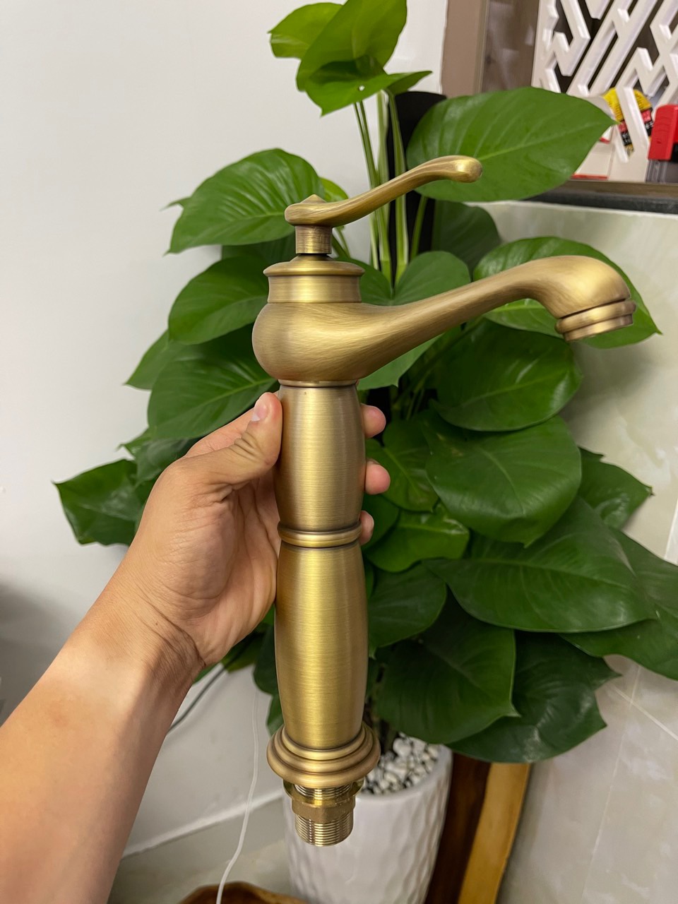 Vòi Lavabo cổ điển nóng lạnh