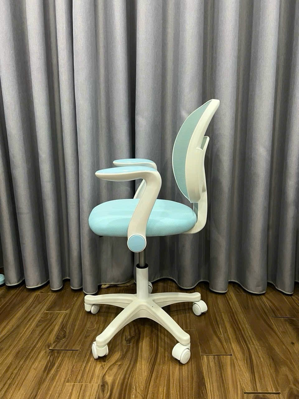 Ghế học sinh chống gù trẻ em Kid Chair Tundo hiện đại (3 màu)