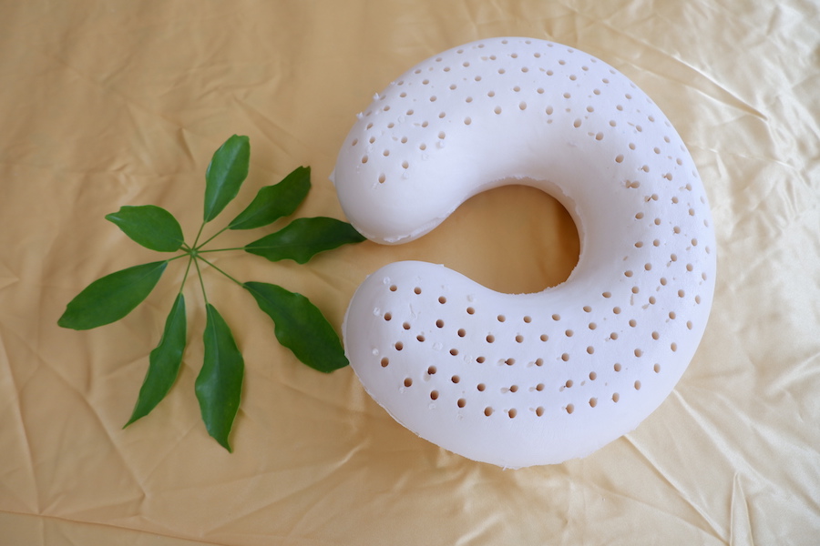 Gối choàng  cổ cao su thiên nhiên Gold Kiddy