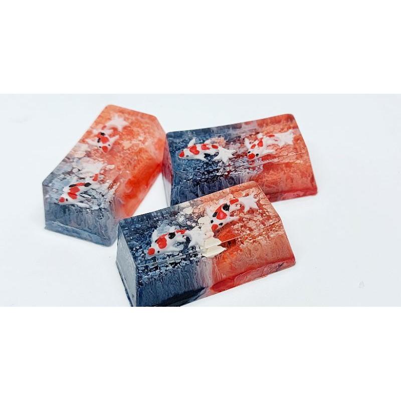 Keycap artisan cá koi 2U trang trí bàn phím cơ (tone đỏ đen)