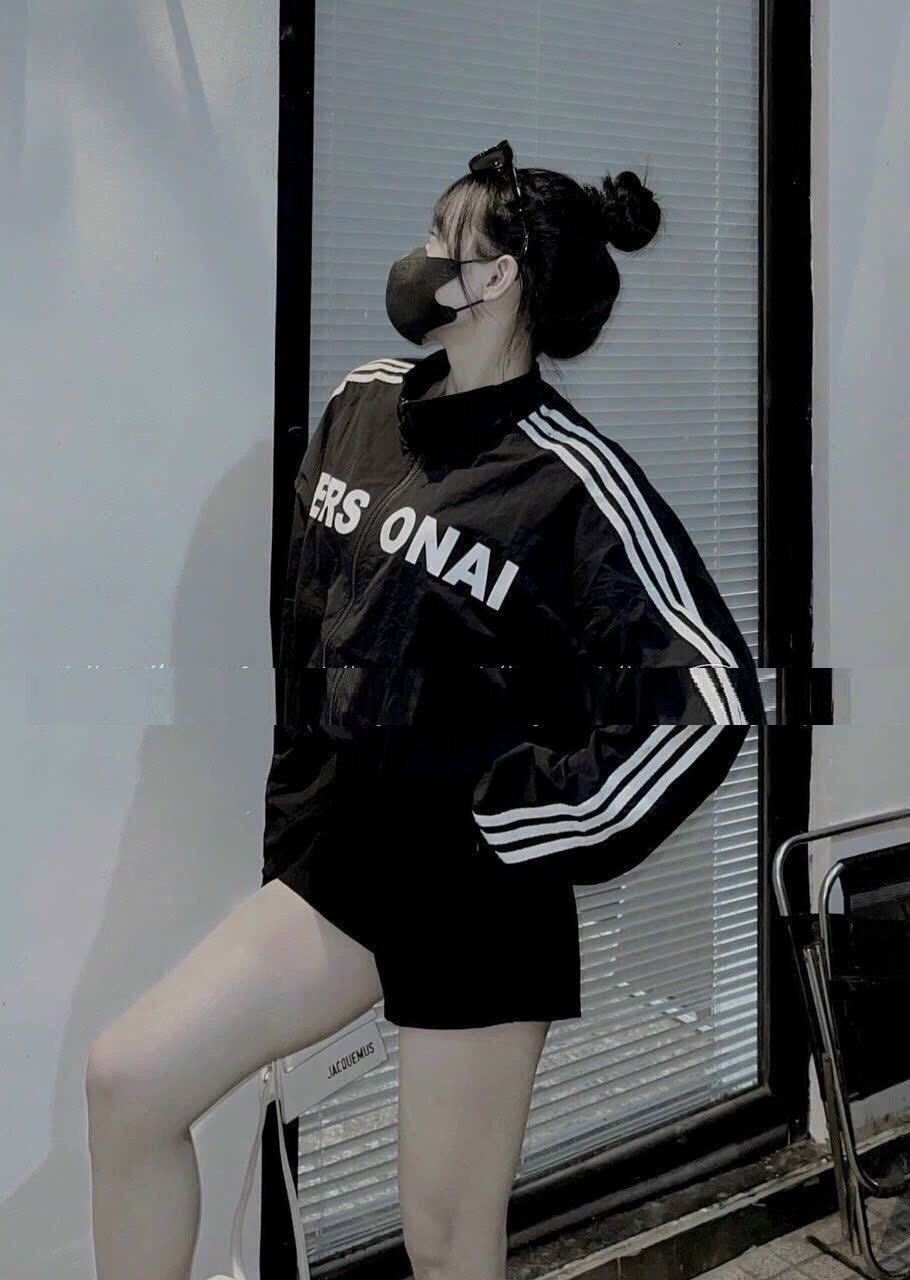 Áo khoác dù nữ cổ trụ in chữ phối viền kiểu croptop bo thun mặc chống nắng mùa hè