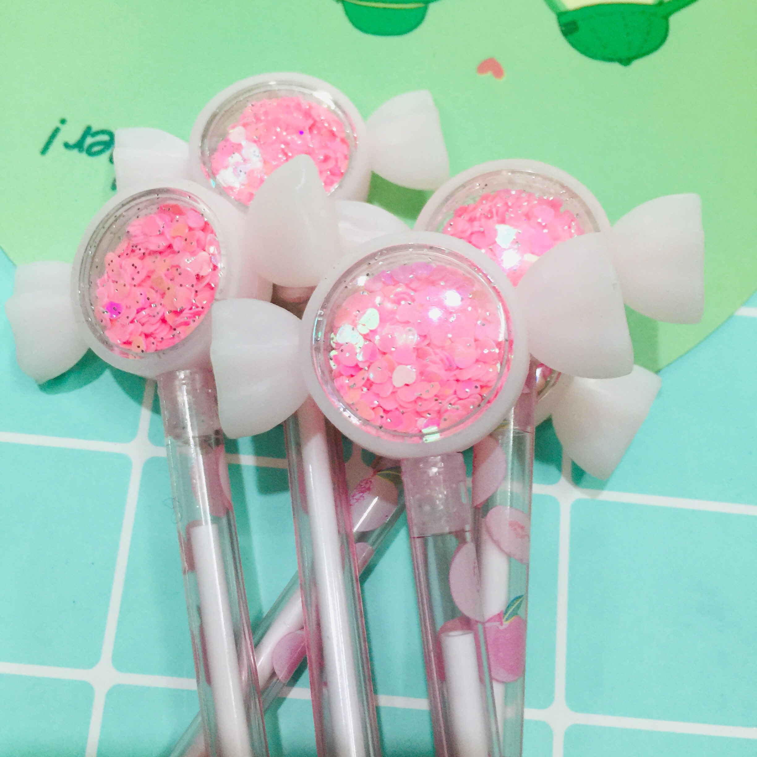 Bộ bút bi nước nhũ charm NHIỀU MẪU KHÁC NHAU COMBO 3 BÚT