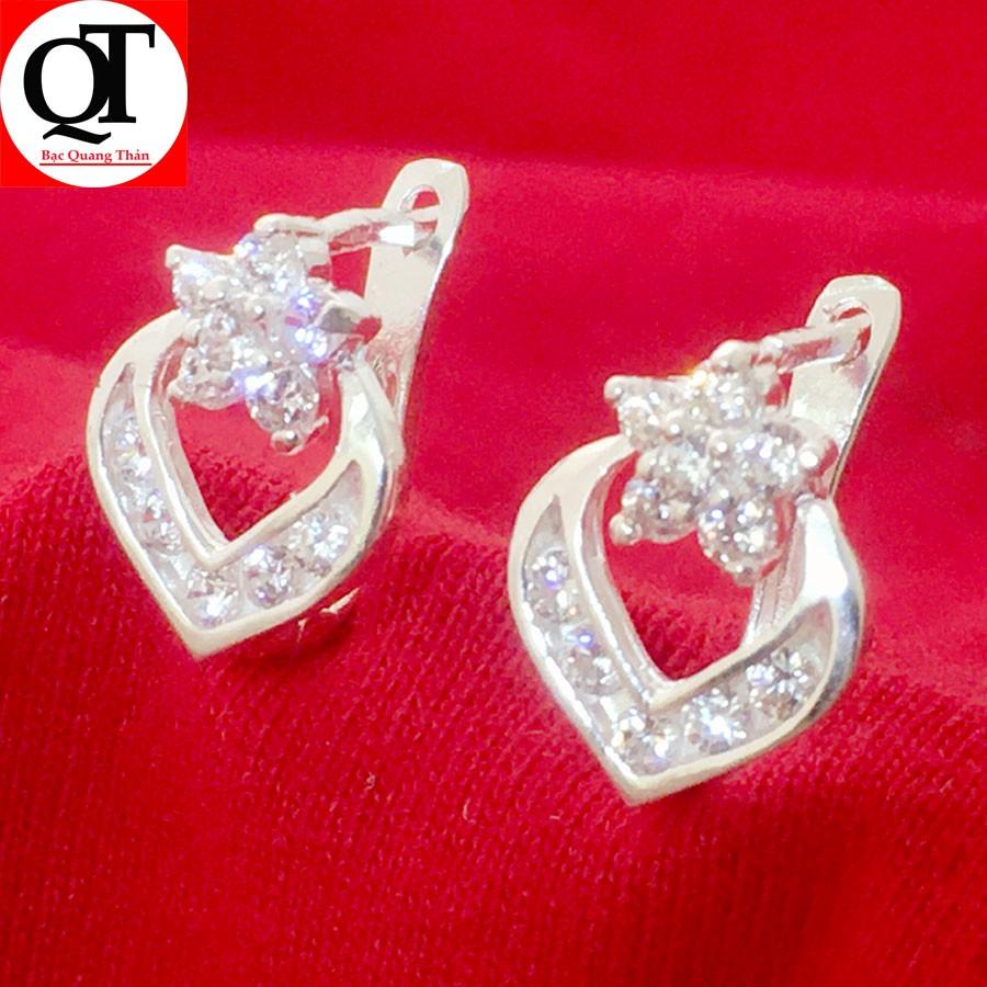 Bông tai nữ Bạc Quang Thản thiết kế kiểu đeo sát tai chất liệu bạc thật không xi mạ, phù hợp với mọi lứa tuổi