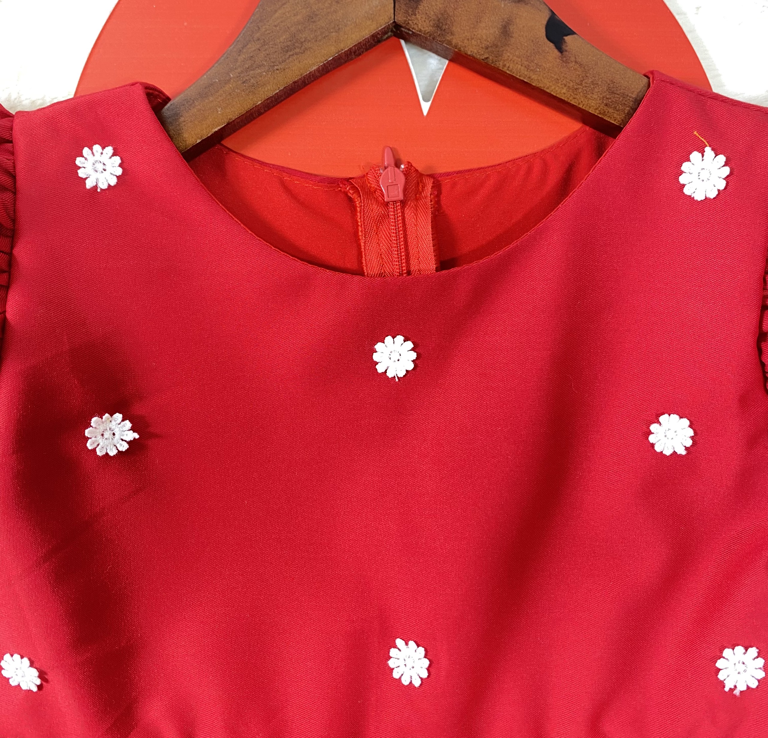 Đầm bé gái hàng thiết kế màu đỏ phối bông tuyết chơi Noel, chơi tết size từ (8 - 35 kg) từ 1-8 tuổi