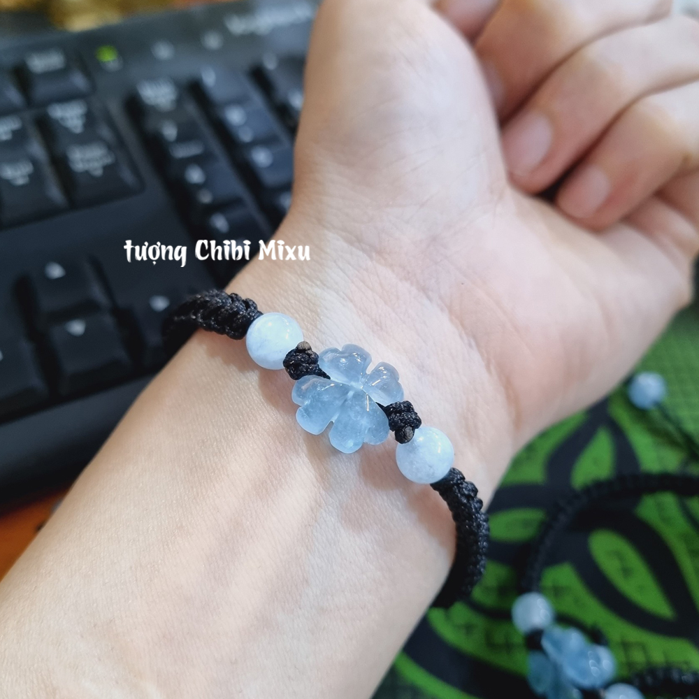 Vòng tay cỏ 4 lá đá Aquamarine tết dây may mắn