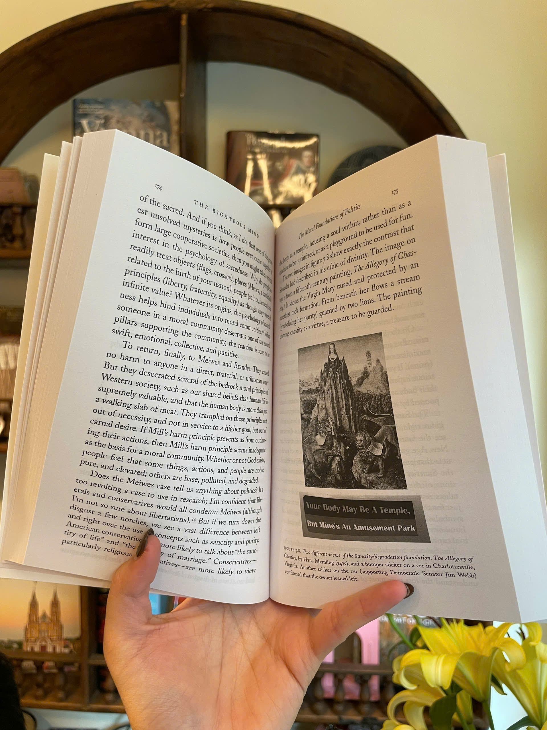 Sách - The Righteous Mind by Jonathan Haidt | Nonfiction Psychology, Politics / Ngoại văn Nhập khẩu