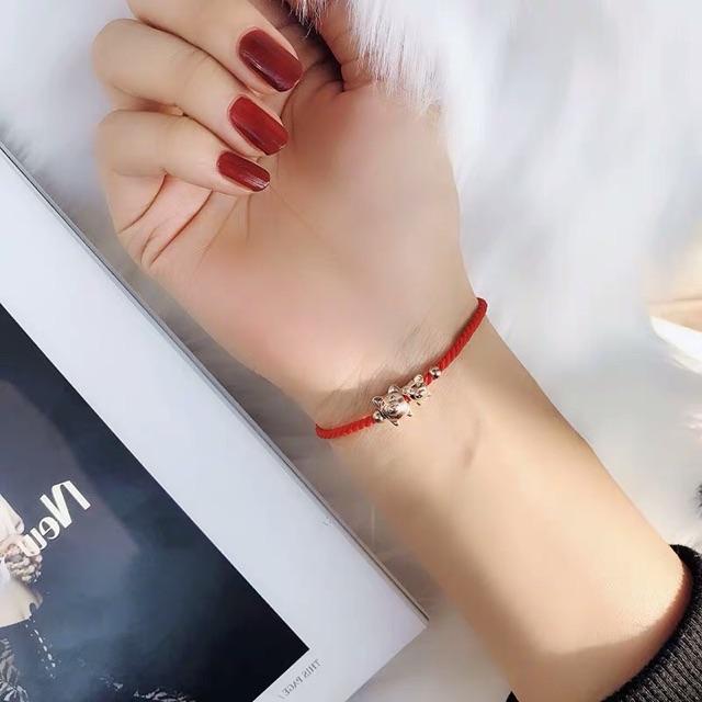 Vòng tay titan dây đỏ 2 heo