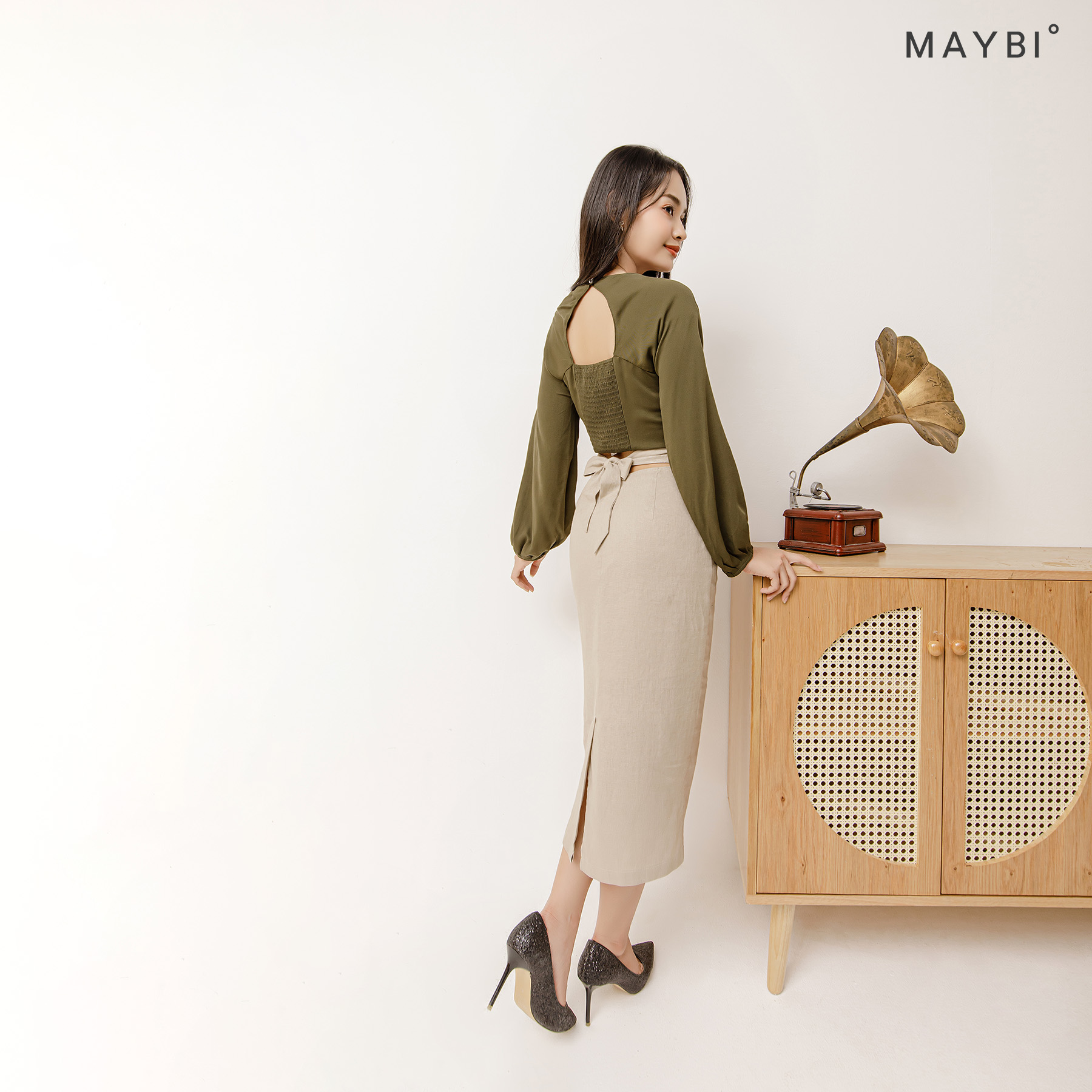 MAYBI - Áo xanh rêu cổ hoàng hậu tay phồng dài