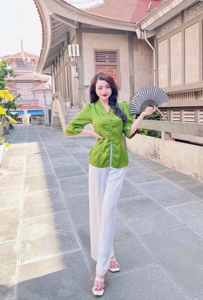 BỘ BÀ BA GẤM CỔ TIM TAY PHỒNG