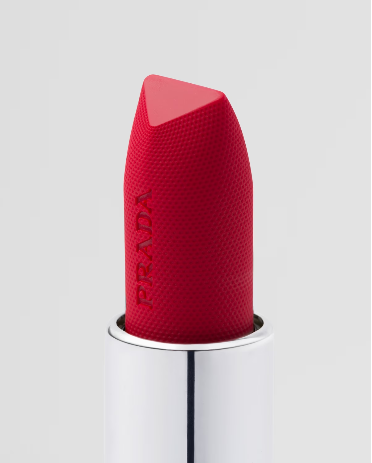 Son màu Prada Monochrome Buildable Weightless Lipcolor R127_CARMINIO 3.8gr