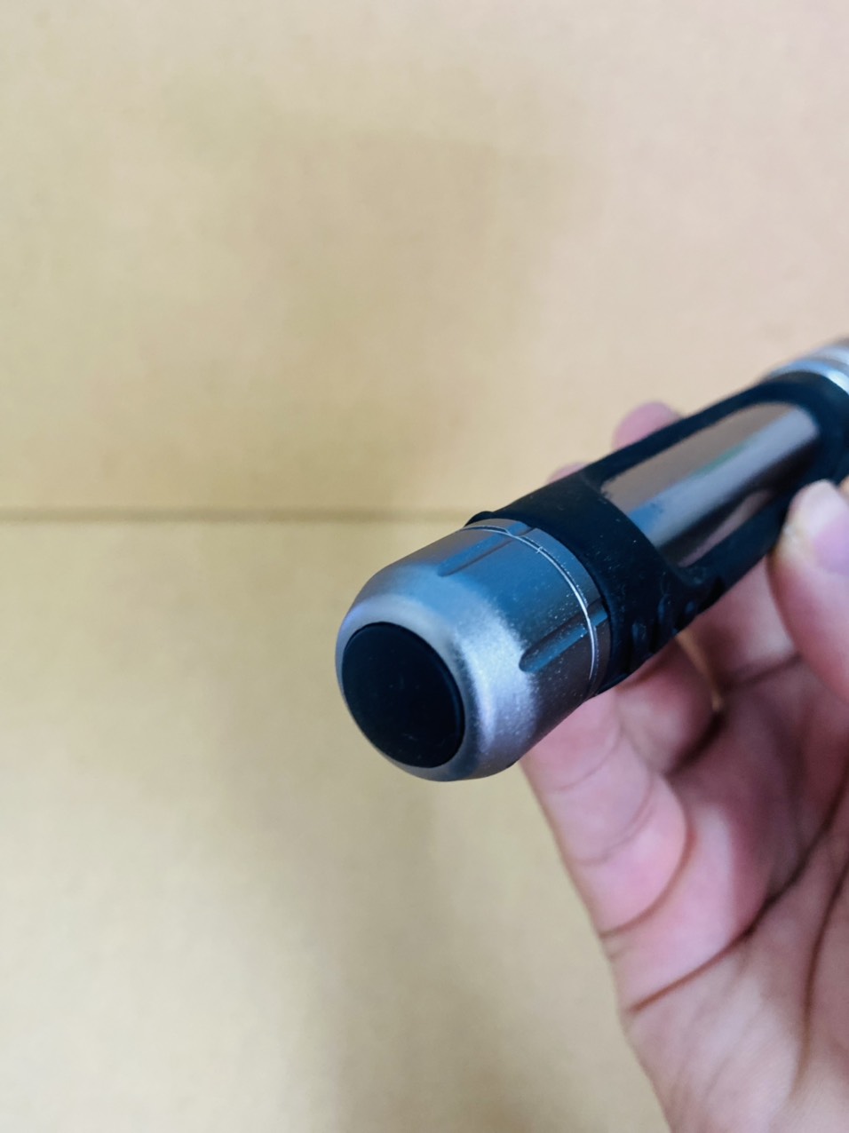 Đèn pin siêu sáng vỏ kim loại cao cấp