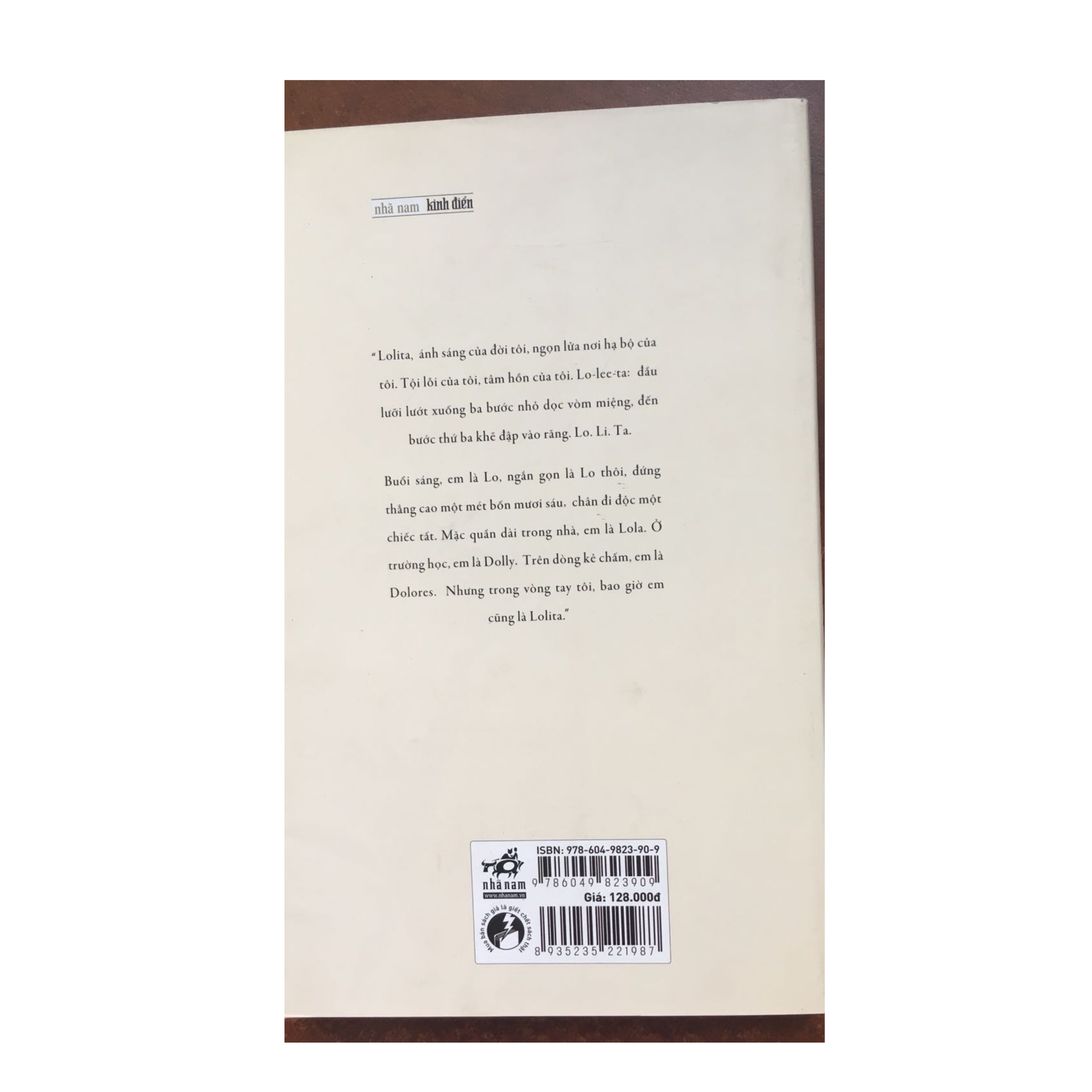Combo 2 cuốn Tiểu Thuyết Kinh Điển: Lolita + Đứa Con Gái Hoang Đàng/ Tặng Kèm Bookmark Happy Life