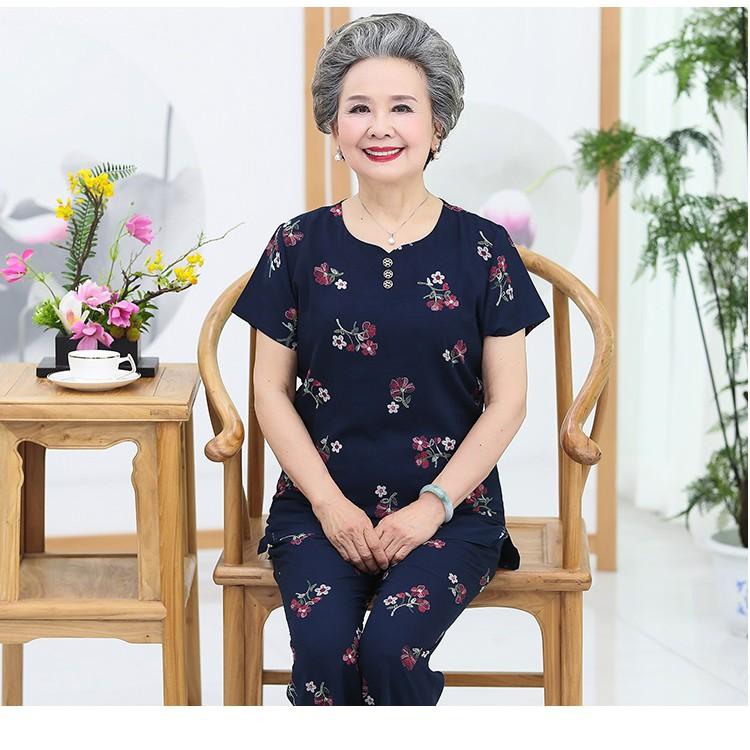 Bộ quần áo cho người già