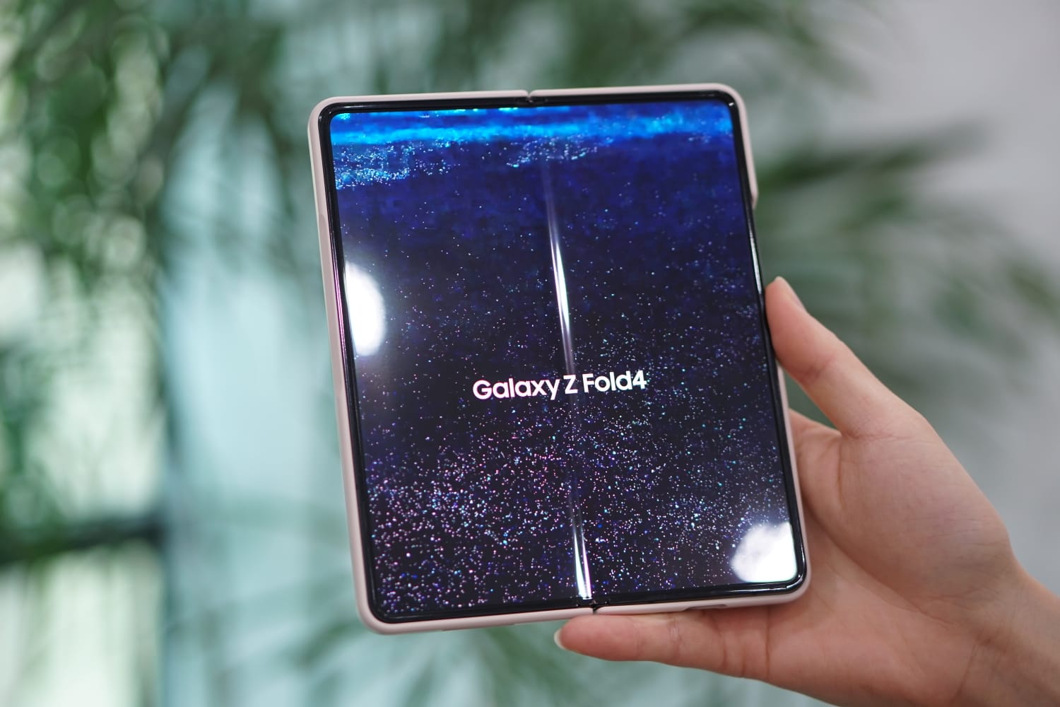 Óp lưng Samsung Slim Fold 4 dạng đứng Màu Da - Hàng chính hãng