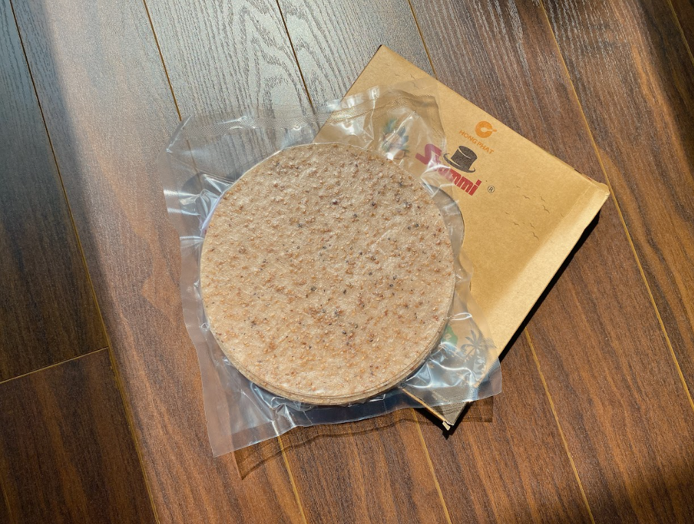 Thùng Bánh tráng nước dừa hình tròn hộp 500g (Bánh tráng nướng mè nước cốt dừa đặc sản Bình Định khoảng 12-14 cái)