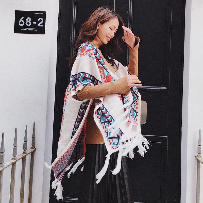 Khăn Áo choàng boho thổ cẩm cho nữ Khăn len quàng cổ mùa thu đông kiểu khoác ngoài poncho có cúc 2 bên - Mã LE38