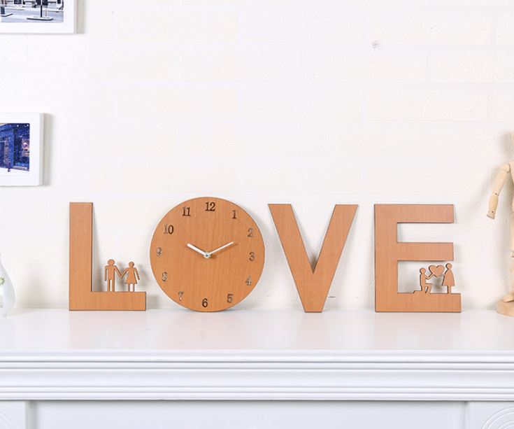 Bộ Đồng hồ treo tường Cao Cấp - hình dáng chữ LOVE bằng Gỗ