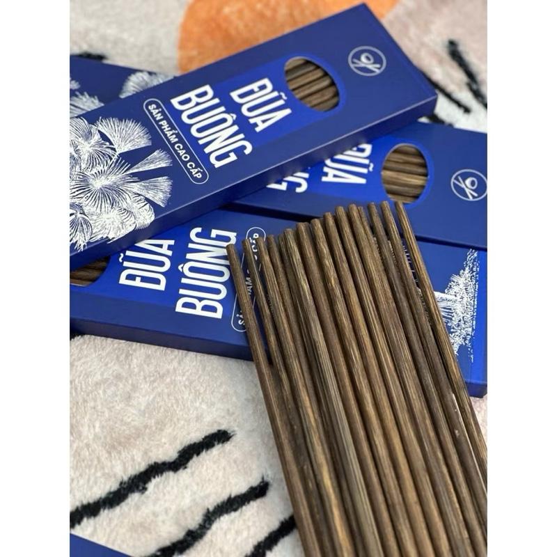Đũa Buông Bình Thuận Cao Cấp [KHÔNG SƠN – KHÔNG HÓA CHẤT] – Đũa Sóng Lá Dùng Càng Lâu Càng Bóng Đẹp – An Toàn Khi Ăn Uống – Hộp 10 Đôi