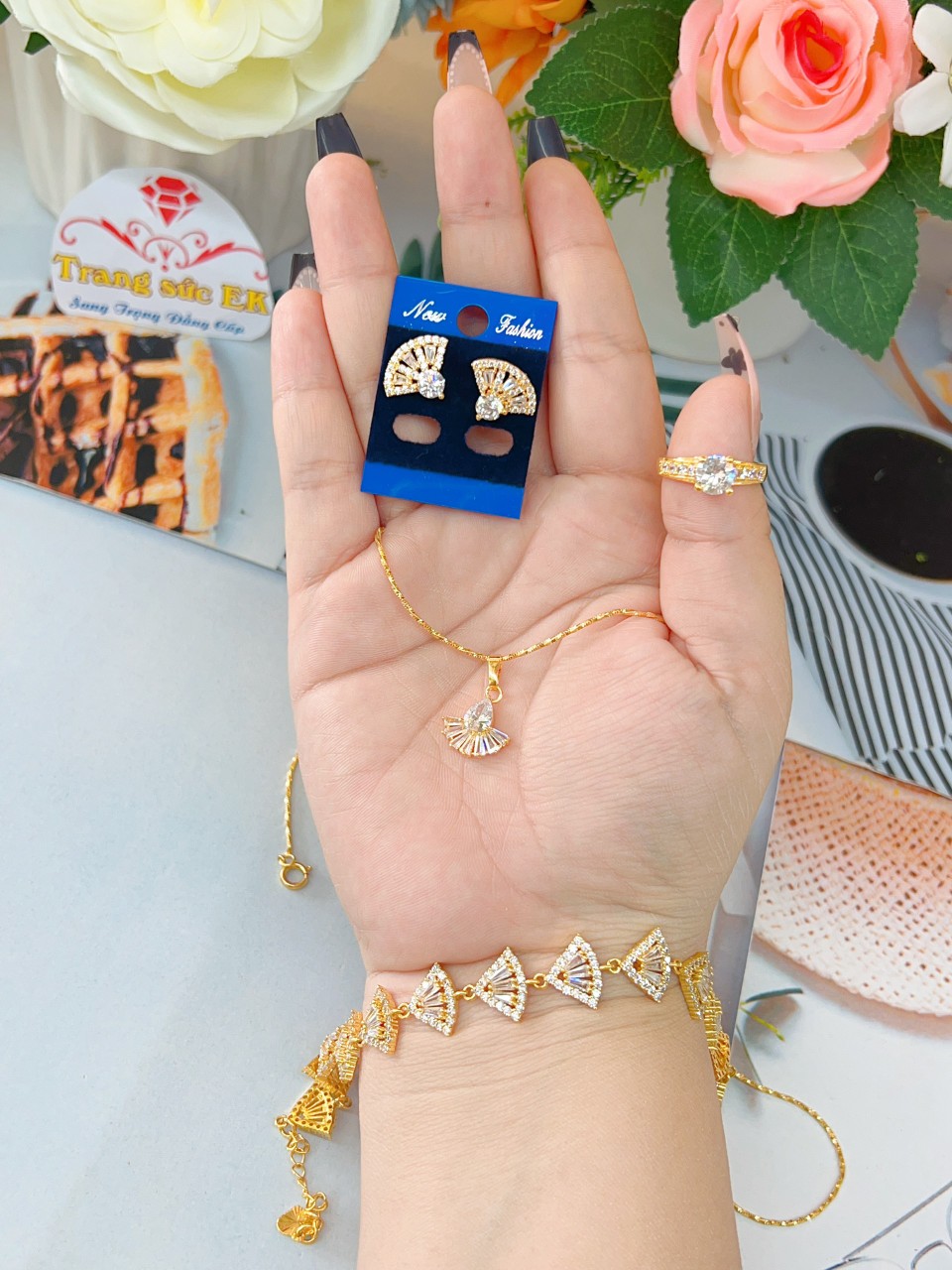 Vòng ximen chạm kháo bấm lưỡi gà mạ 18.k EK 302
