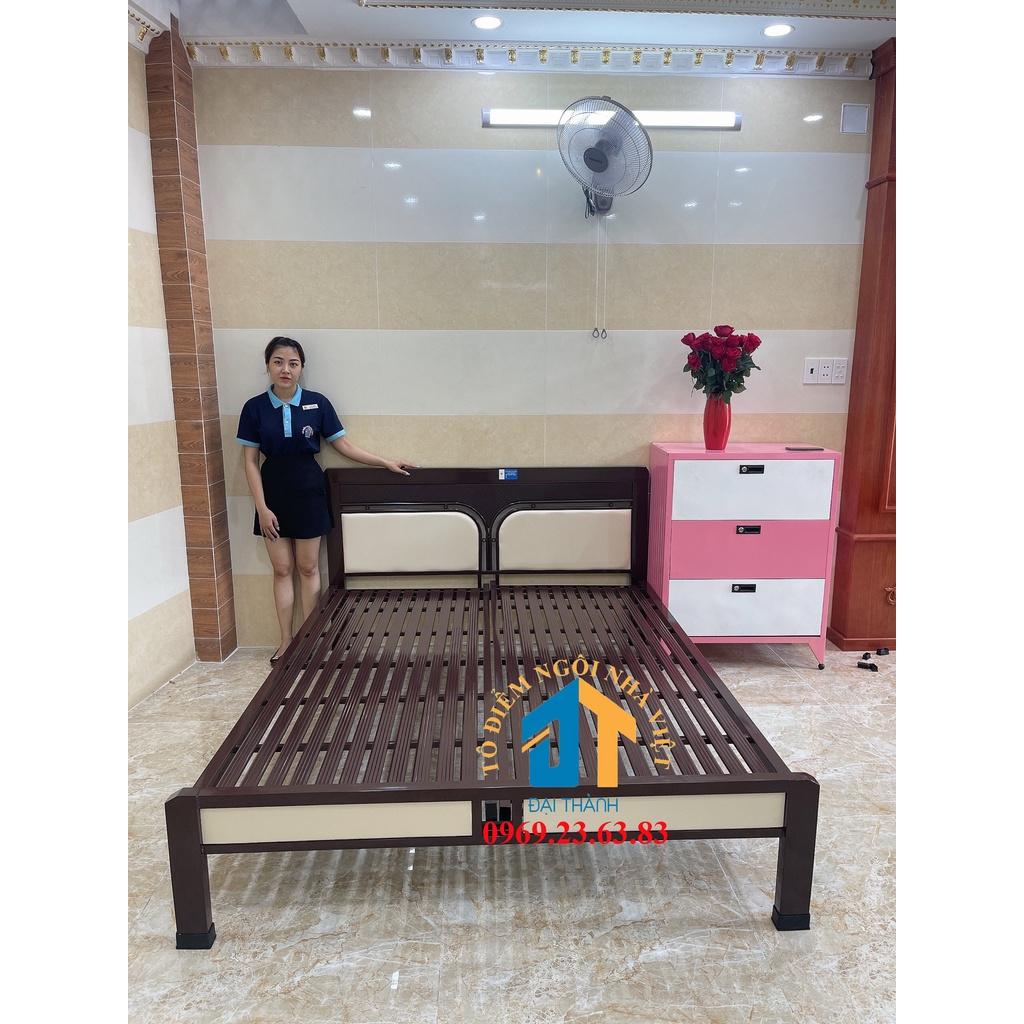 Giường sắt hộp kiểu gỗ Đại Thành 1m6 - Mẫu 03
