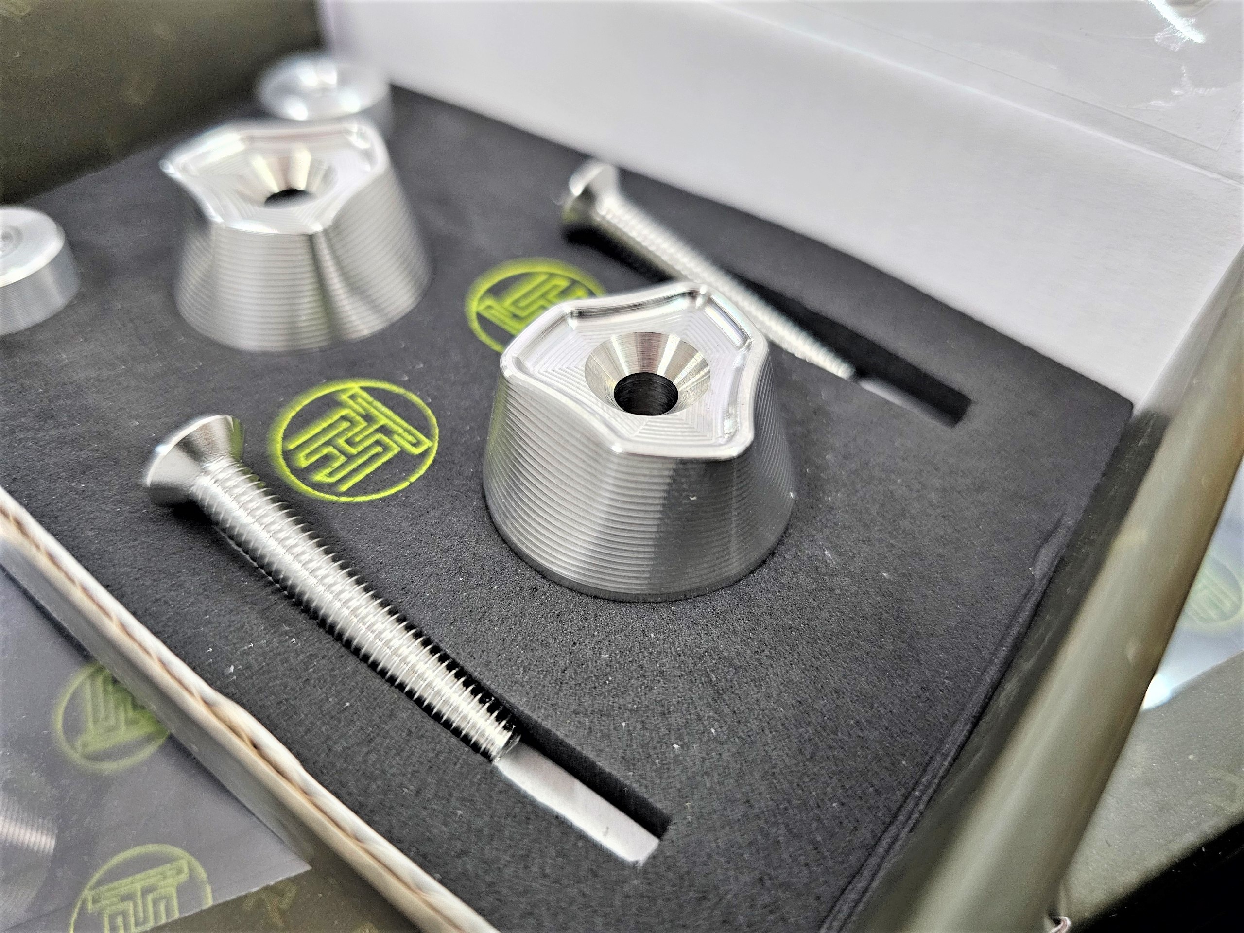Gù tay lái inox304 TH mẫu 3D tam giác gắn cho nhiều dòng xe máy
