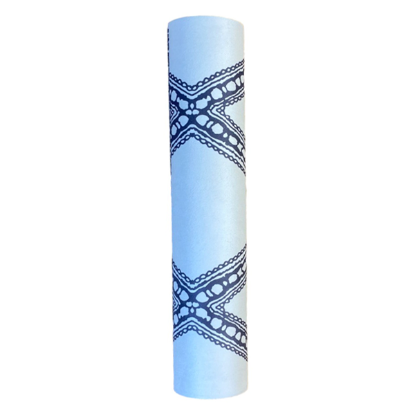 Thảm tập yoga chính hãng Yvonne, White Navy, dày 4mm, bề mặt nhám, siêu bám, chống trơn trượt, thấm hút mồ hôi, càng nhiều mồ hôi càng bám, dễ vệ sinh, bền đẹp, sang trọng